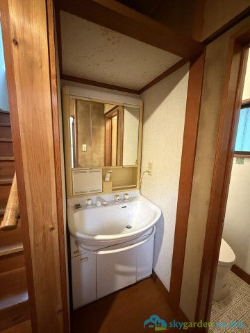 小田原市小八幡4丁目　中古戸建の独立洗面台