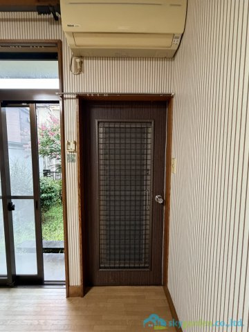 小田原市小八幡4丁目　中古戸建の玄関