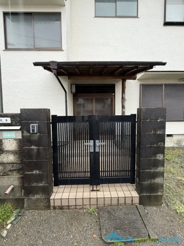小田原市小八幡4丁目　中古戸建の玄関