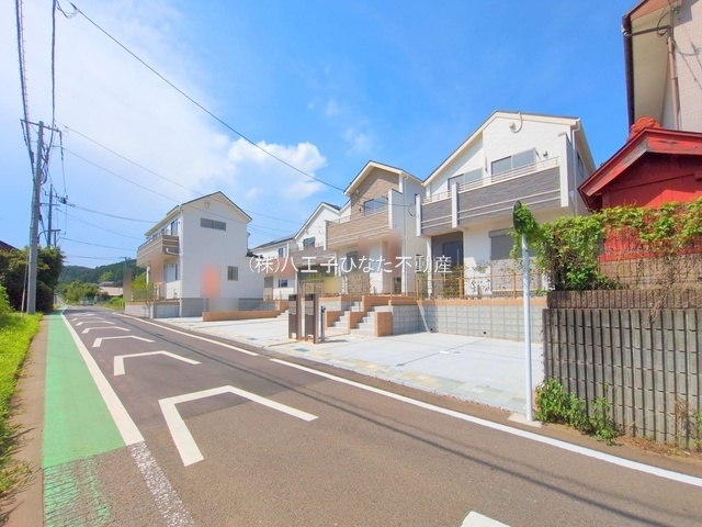 『八王子市新築戸建て』八王子市堀之内603-14【仲介手数料無料】の前面道路含む現地写真|～仲介手数料無料☆八王子ひなた不動産～　八王子市堀之内　新築戸建て