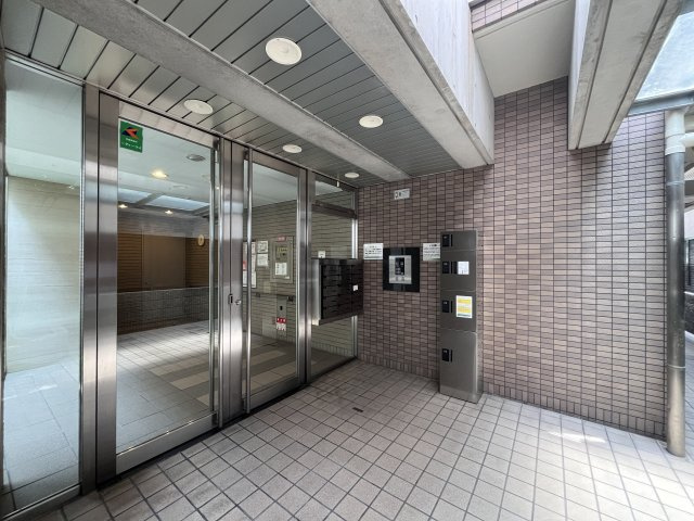 アクティ日乃出のエントランス