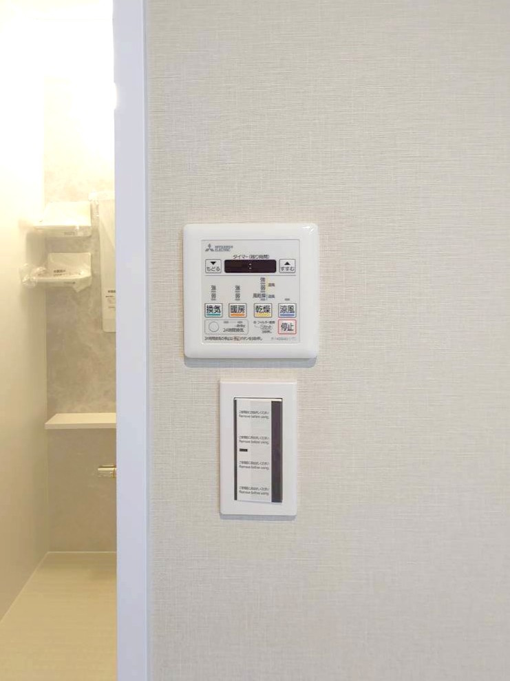 ◆２０２５年７月リフォーム完了◆最上階の４ＬＤＫ◆３沿線３駅利用可能◆朝日プラザ桃山東の浴室|浴室暖房乾燥機リモコン
