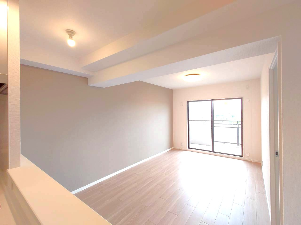 ◆２０２５年７月リフォーム完了◆最上階の４ＬＤＫ◆３沿線３駅利用可能◆朝日プラザ桃山東の居間・リビング|リビング