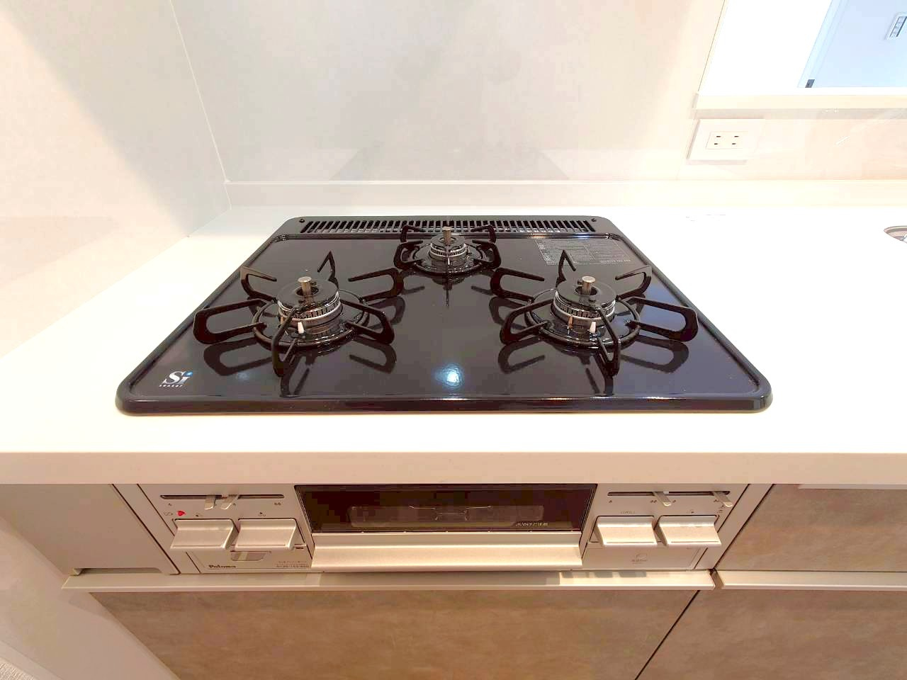 ◆２０２５年７月リフォーム完了◆最上階の４ＬＤＫ◆３沿線３駅利用可能◆朝日プラザ桃山東のキッチン|コンロ