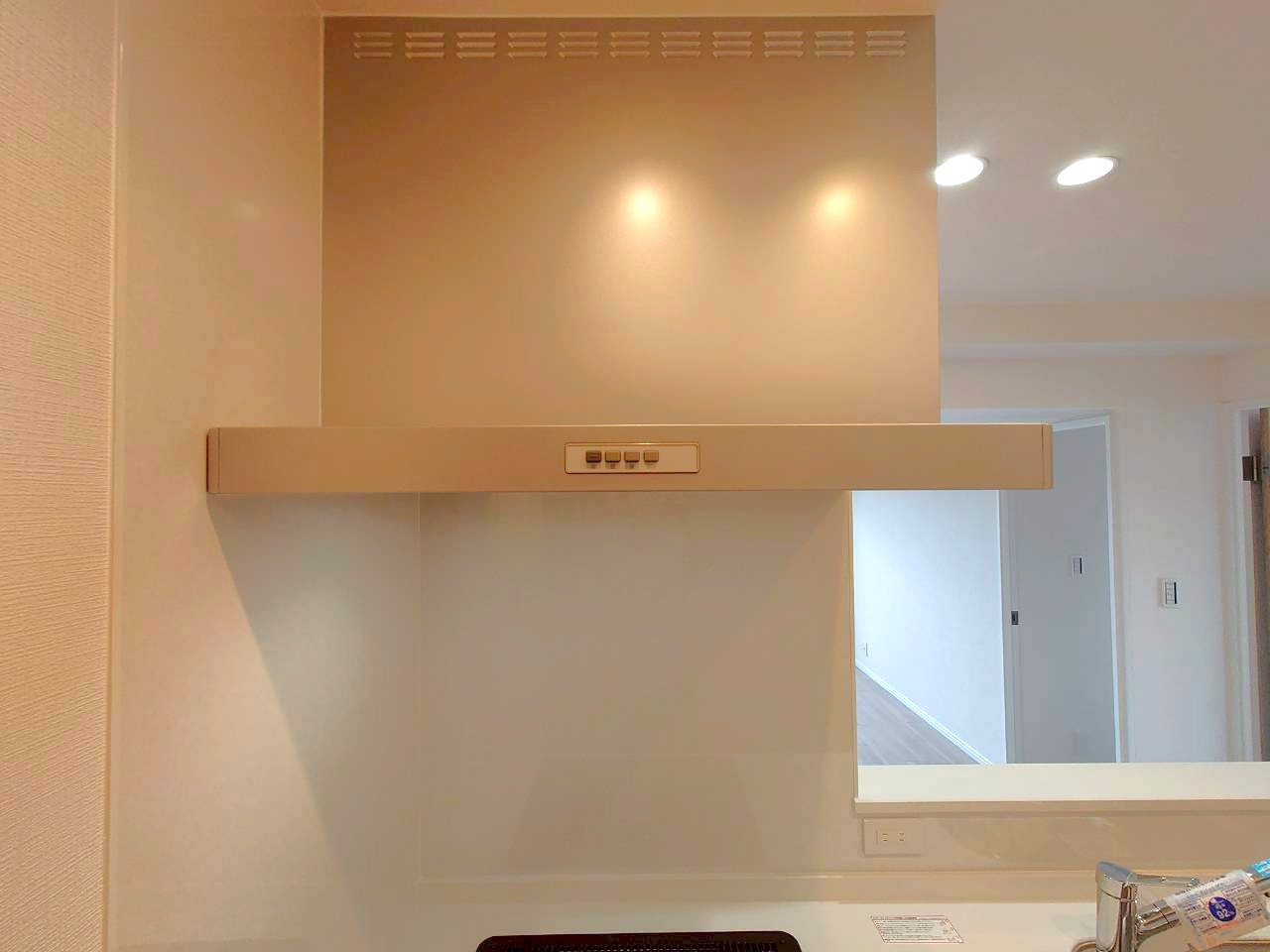 ◆２０２５年７月リフォーム完了◆最上階の４ＬＤＫ◆３沿線３駅利用可能◆朝日プラザ桃山東のキッチン|レンジフード