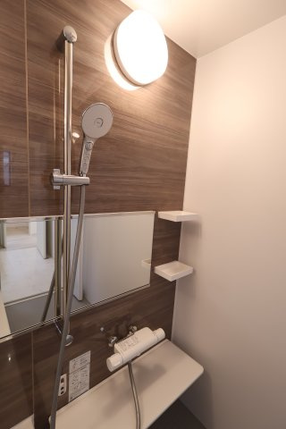 《仲介手数料無料》練馬区石神井台８丁目20-27新築一戸建てケイアイグレースの浴室