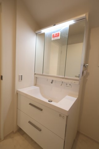 《仲介手数料無料》練馬区石神井台８丁目20-27新築一戸建てケイアイグレースの独立洗面台