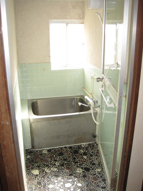 山根アパートの浴室
