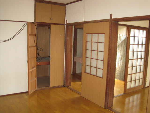 山根アパートの内装