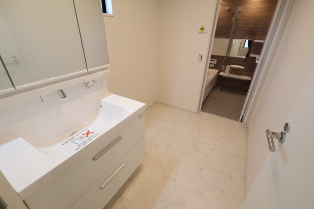 《仲介手数料無料》練馬区石神井台８丁目20-27新築一戸建てケイアイグレースのランドリースペース