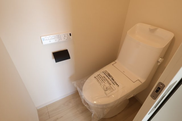 《仲介手数料無料》練馬区石神井台８丁目20-27新築一戸建てケイアイグレースのトイレ