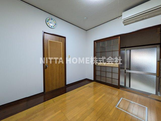 石井貸家の居間・リビング|１階のキッチンスペースになります◎