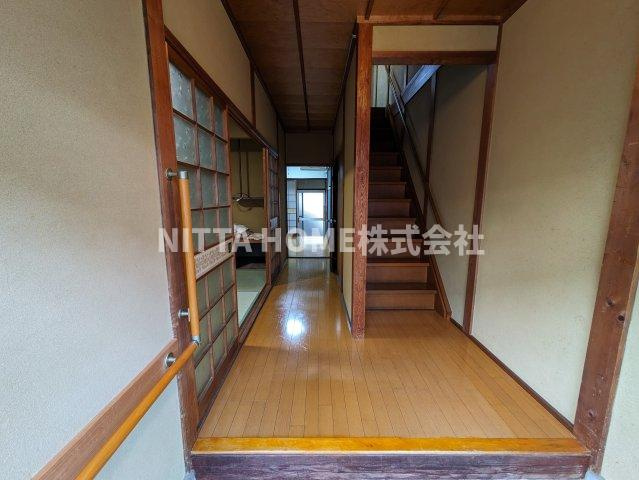 石井貸家の玄関|玄関入ってすぐの廊下です◇