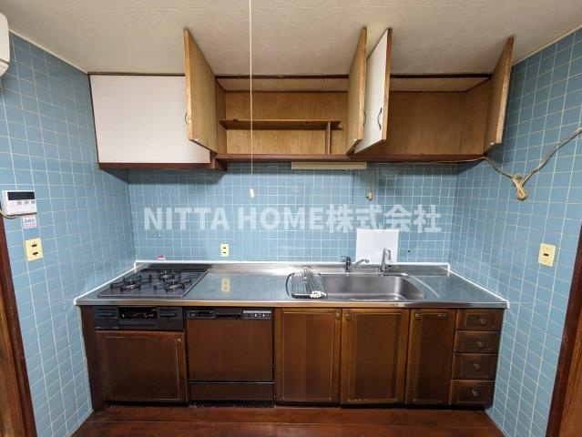 石井貸家のキッチン|３口コンロがついているオープンキッチン◇