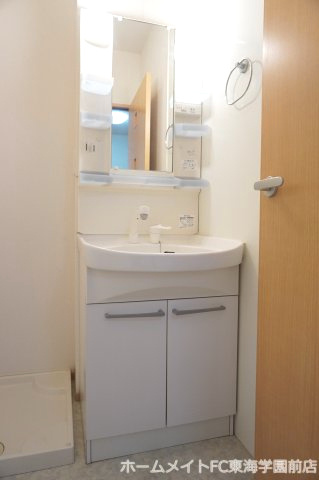 菊池郡菊陽町武蔵ヶ丘北３丁目のアパートの独立洗面台