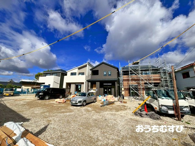 春日井市上田楽町第1期(全4棟)の前面道路含む現地写真