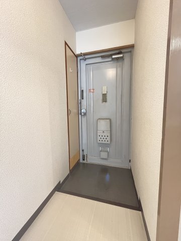 ニュー井上ハイツIの玄関