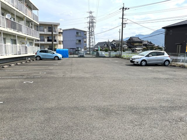 ニュー井上ハイツIの駐車場