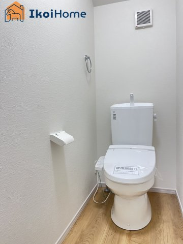 神戸市西区伊川谷町潤和　1号棟　新築戸建のトイレ|【ホームページに現地動画掲載中】●年中無休：当日予約可●1階・2階ウォッシュレット付のお手洗い。