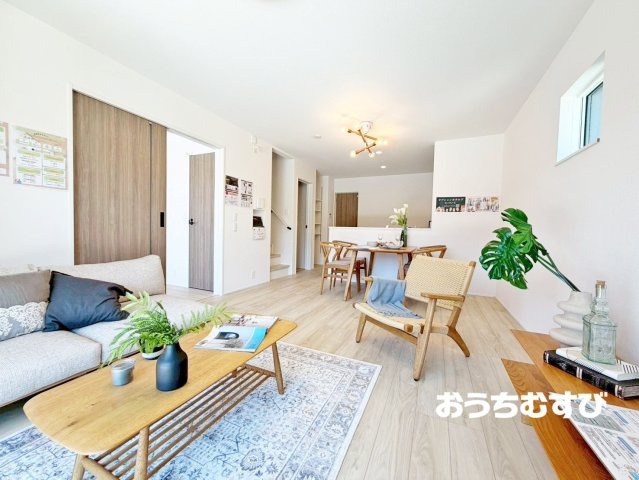春日井市上田楽町第1期(全4棟)の居間・リビング