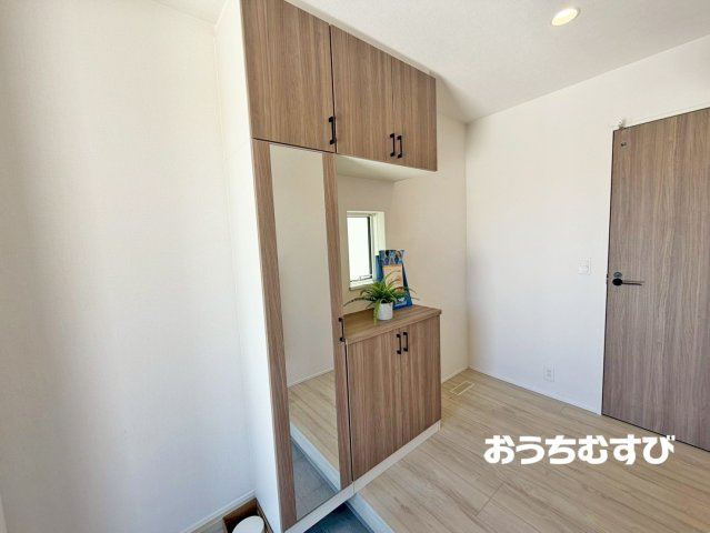 春日井市上田楽町第1期(全4棟)の玄関