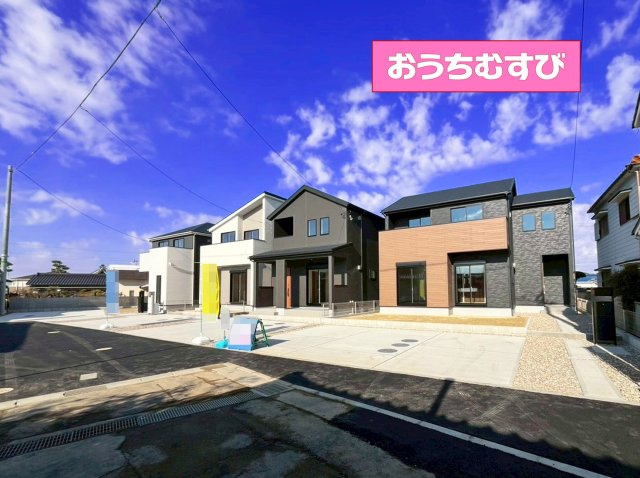 春日井市上田楽町第1期(全4棟)の前面道路含む現地写真