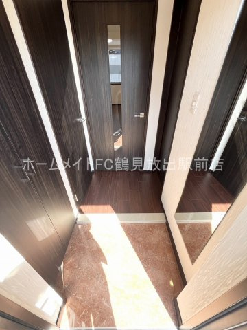 東大阪市長田中１丁目の賃貸マンションの玄関