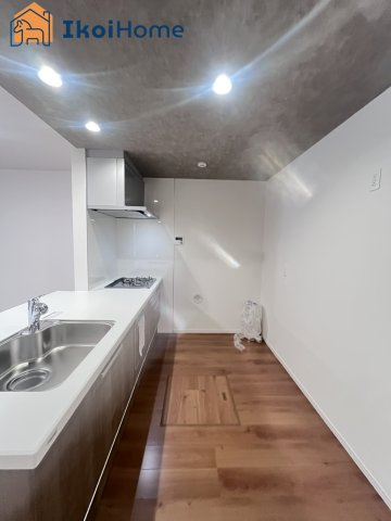 神戸市西区伊川谷町潤和　2号棟　新築戸建のキッチン|【ホームページに現地動画掲載中】●年中無休：当日予約可●シンクは傷や汚れが付きにくい静音仕様