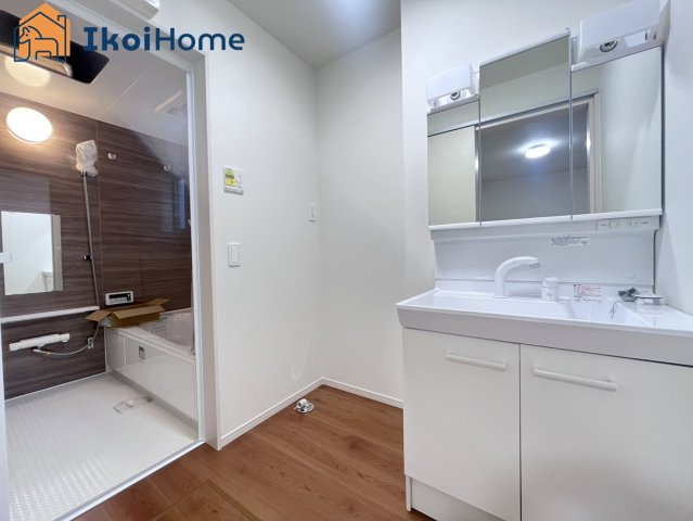 神戸市西区伊川谷町潤和　2号棟　新築戸建の洗面所|【ホームページに現地動画掲載中】●年中無休：当日予約可●洗濯パンは5000〜15000円前後で追加。