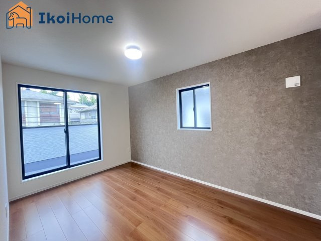 神戸市西区伊川谷町潤和　2号棟　新築戸建の寝室|【ホームページに現地動画掲載中】●年中無休：当日予約可●「遮熱Ｌｏｗ−ｅ複層硝子入り窓」完備