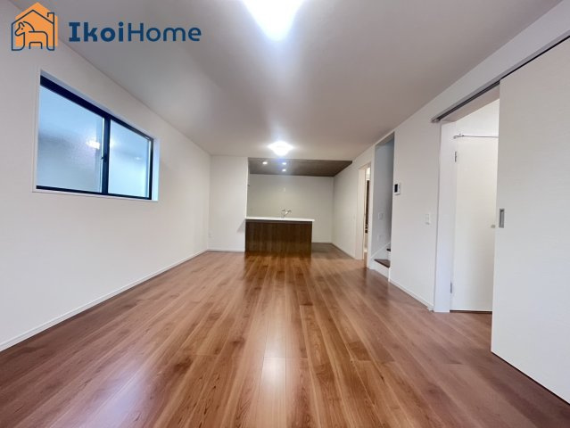 神戸市西区伊川谷町潤和　2号棟　新築戸建の内装|【ホームページに現地動画掲載中】●年中無休：当日予約可●オプションなどを住宅ローンに組込む事も可能です