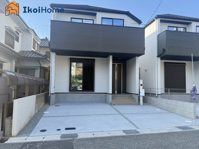 神戸市西区伊川谷町潤和　2号棟　新築戸建の駐車場|【ホームページに現地動画掲載中】●年中無休：当日予約可●お車は並列で2台駐車可能！自転車・バイクも可