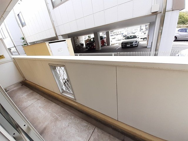 フラッツネオシティーのバルコニー