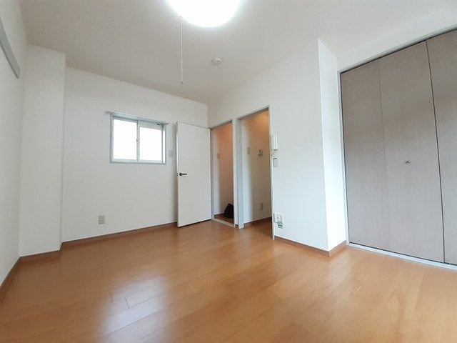 フラッツネオシティーの居間・リビング