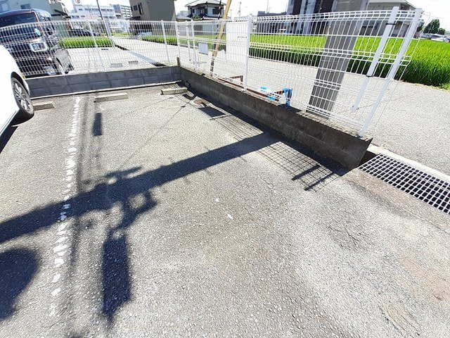 エスポワール鎌倉の駐車場