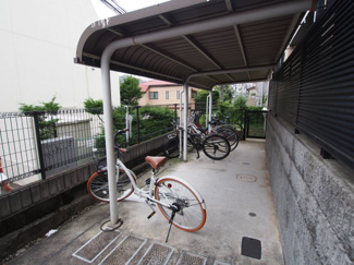 【その他共用部分】 | 屋根付き駐輪場完備！