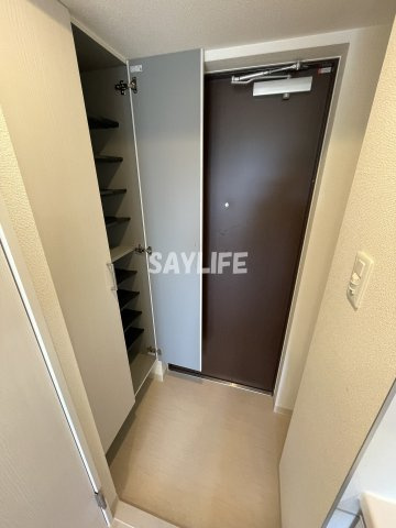 フォーリアライズ大阪ミッテの玄関