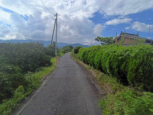 西条市丹原町長野1762-1　売土地の周辺|南西側道路