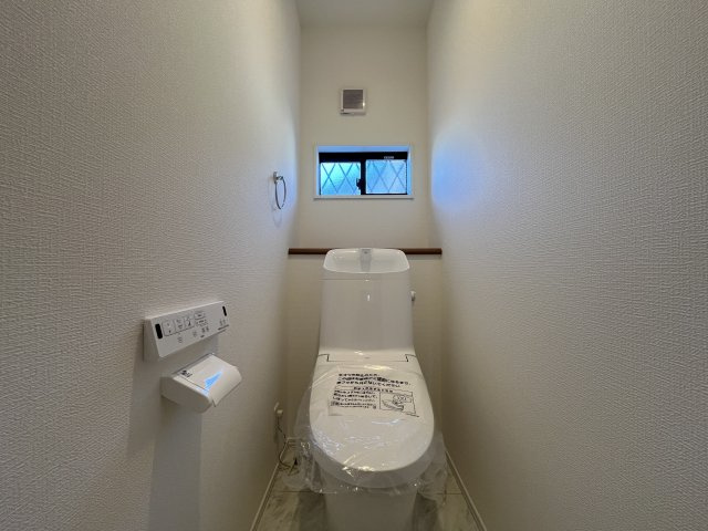 『八王子市新築戸建て』八王子市めじろ台3-7-1【仲介手数料無料】のトイレ|～仲介手数料無料☆八王子ひなた不動産～　八王子市めじろ台　新築戸建て