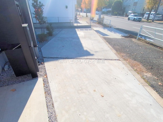 祝　成約済み　八王子市　めじろ台３丁目　新築戸建ての駐車場|～仲介手数料無料☆八王子ひなた不動産～　八王子市めじろ台　新築戸建て