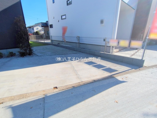祝　成約済み　八王子市　めじろ台３丁目　新築戸建ての駐車場|～仲介手数料無料☆八王子ひなた不動産～　八王子市めじろ台　新築戸建て