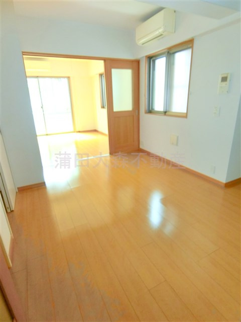 ハウスパティオの居間・リビング