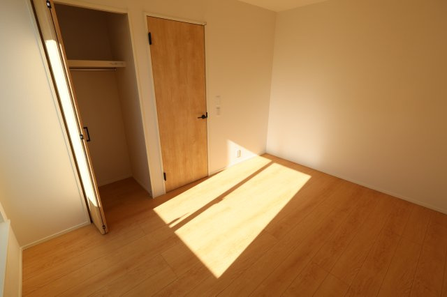 《仲介手数料無料》練馬区大泉町４丁目45-15(全1戸)新築一戸建てリナージュの洋室|撮影日 2025年11月29日 12:15 晴れ