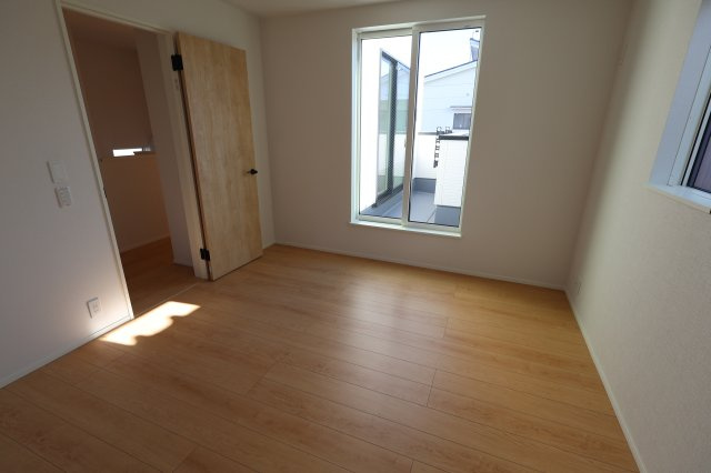 《仲介手数料無料》練馬区大泉町４丁目45-15(全1戸)新築一戸建てリナージュの洋室|撮影日 2025年11月29日 12:15 晴れ