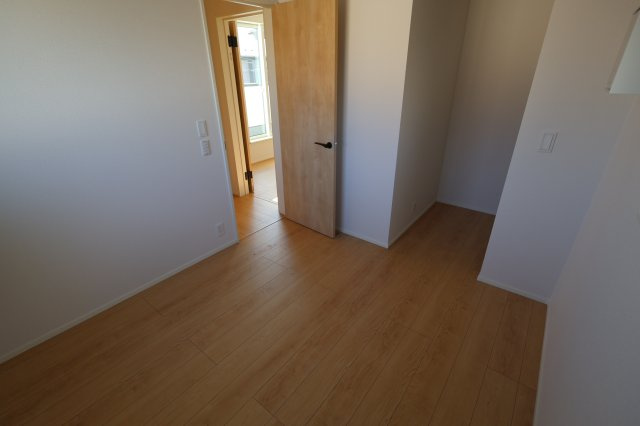 《仲介手数料無料》練馬区大泉町４丁目45-15(全1戸)新築一戸建てリナージュの洋室|撮影日 2025年11月29日 12:15 晴れ