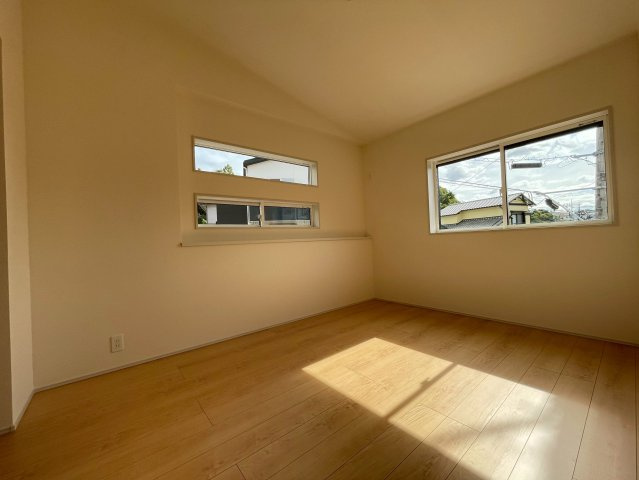 三島市谷田　新築戸建　全2棟　2号棟の洋室