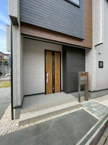 三島市谷田　新築戸建　全2棟　2号棟のエントランス