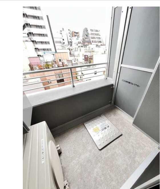 【バルコニー】