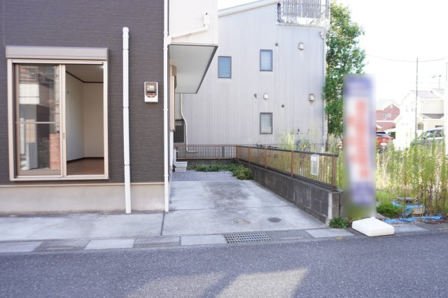 越谷市東越谷10丁目 中古戸建の駐車場