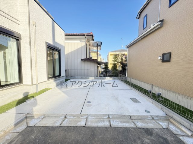 入間市仏子・全5棟　新築一戸建　D号棟　～IDS工法～の駐車場|並列2台駐車可能